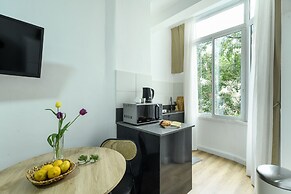 Charming Studio Apartment with kitchen
