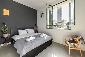 Artistic 2BD Apt w Balcony on Montefiore