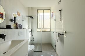 Artistic 2BD Apt w Balcony on Montefiore