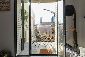 Artistic 2BD Apt w Balcony on Montefiore