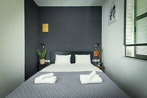 Artistic 2BD Apt w Balcony on Montefiore