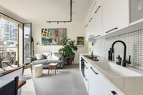 Artistic 2BD Apt w Balcony on Montefiore
