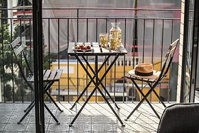 Artistic 2BD Apt w Balcony on Montefiore