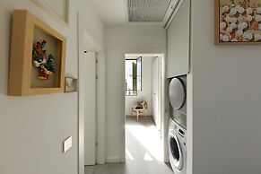 Artistic 2BD Apt w Balcony on Montefiore