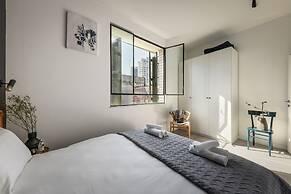 Artistic 2BD Apt w Balcony on Montefiore