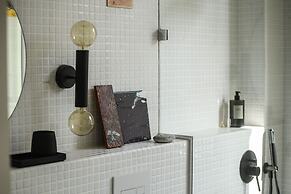 Artistic 2BD Apt w Balcony on Montefiore