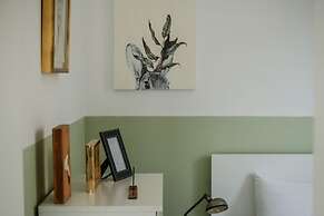 Artistic 2BD Apt w Balcony on Montefiore