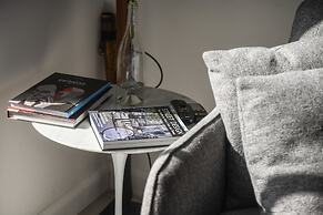 Artistic 2BD Apt w Balcony on Montefiore