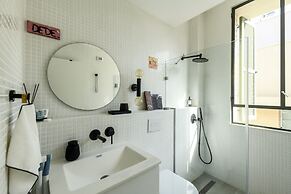 Artistic 2BD Apt w Balcony on Montefiore