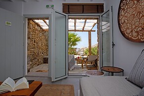 Nur Mykonian Suites