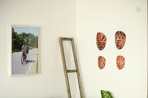 Stylish 2-Bedroom Green Oasis