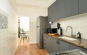 Stylish 2-Bedroom Green Oasis