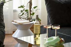 Stylish 2-Bedroom Green Oasis