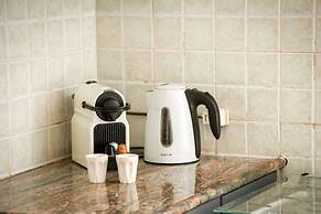 Stylish 2-Bedroom Green Oasis