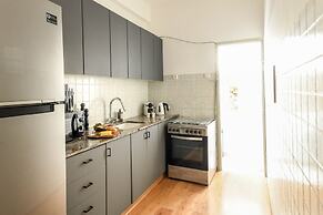 Stylish 2-Bedroom Green Oasis