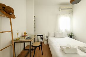 Stylish 2-Bedroom Green Oasis