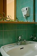 Amaryllis Front Beach Hotel