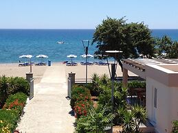 Amaryllis Front Beach Hotel