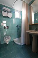 Amaryllis Front Beach Hotel