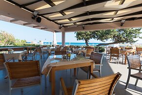 Amaryllis Front Beach Hotel