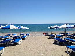 Amaryllis Front Beach Hotel