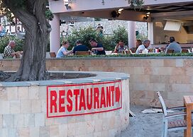 Amaryllis Front Beach Hotel