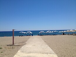 Amaryllis Front Beach Hotel