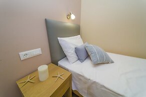 Amaryllis Front Beach Hotel