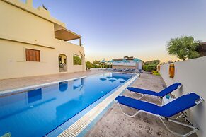 Amaryllis Front Beach Hotel