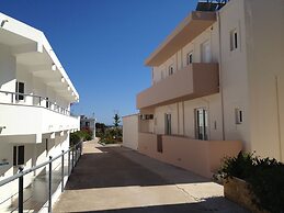 Amaryllis Front Beach Hotel