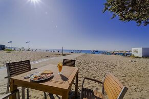 Amaryllis Front Beach Hotel