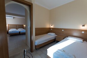 Amaryllis Front Beach Hotel