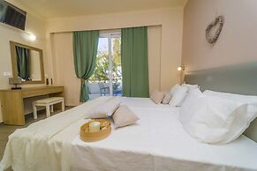 Amaryllis Front Beach Hotel