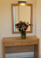 Amaryllis Front Beach Hotel