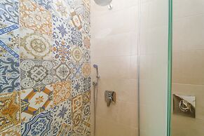 Amaryllis Front Beach Hotel