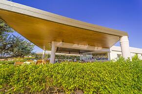 Amaryllis Front Beach Hotel