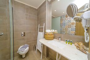 Amaryllis Front Beach Hotel