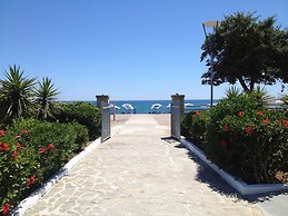 Amaryllis Front Beach Hotel