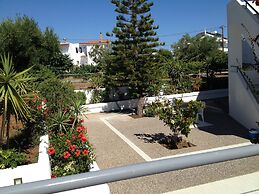 Amaryllis Front Beach Hotel