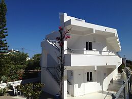 Amaryllis Front Beach Hotel