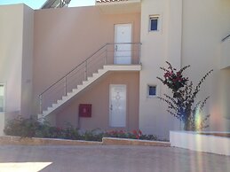 Amaryllis Front Beach Hotel