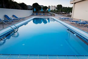 Amaryllis Front Beach Hotel