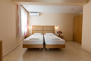 Amaryllis Front Beach Hotel