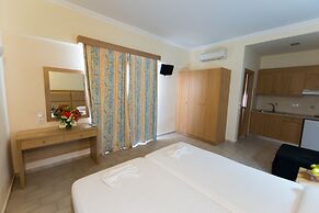 Amaryllis Front Beach Hotel