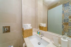 Amaryllis Front Beach Hotel