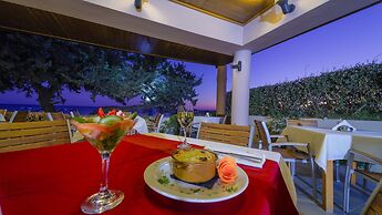 Amaryllis Front Beach Hotel