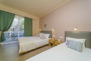 Amaryllis Front Beach Hotel