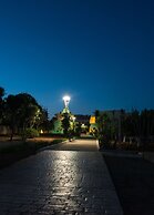 Amaryllis Front Beach Hotel