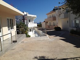 Amaryllis Front Beach Hotel