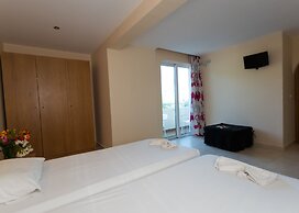 Amaryllis Front Beach Hotel